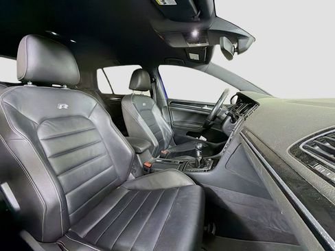 Used 2017 Volkswagen Golf R 4-Door image 29