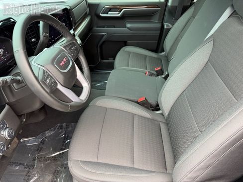 Used 2025 GMC Sierra 1500 Elevation image 16