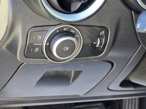 Used 2018 Alfa Romeo Stelvio AWD image 8