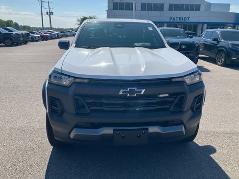 Used 2023 Chevrolet Colorado Trail Boss w/ Technology Package AWD/4WD image 2
