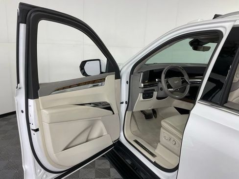Used 2025 Cadillac Escalade ESV Premium Luxury Platinum AWD/4WD image 26