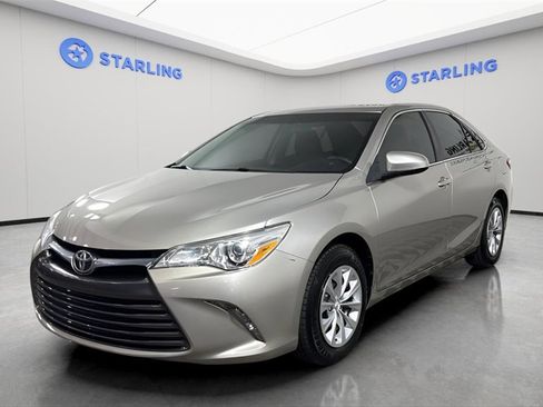 Used 2017 Toyota Camry XLE image 16