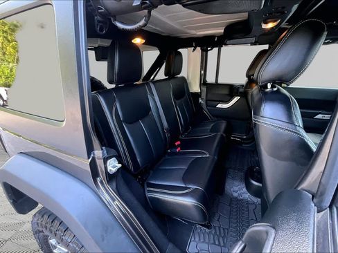 Used 2018 Jeep Wrangler Unlimited Rubicon w/ Connectivity Group AWD/4WD image 20