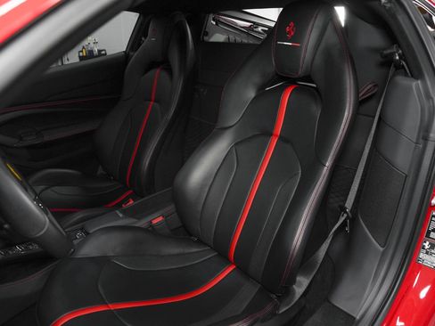 Used 2022 Ferrari F8 Tributo RWD image 39