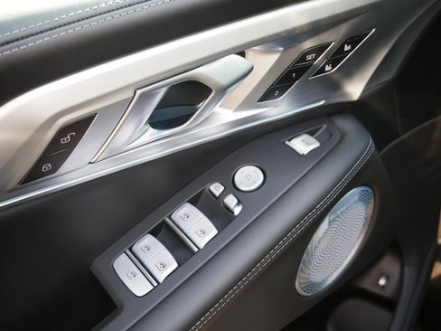 Used 2025 BMW XM image 22