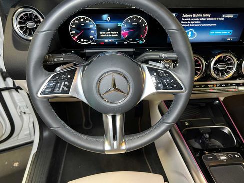 Certified 2025 Mercedes-Benz GLA 250 GLA 250 image 22