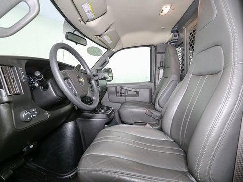 Used 2022 Chevrolet Express 2500 image 29