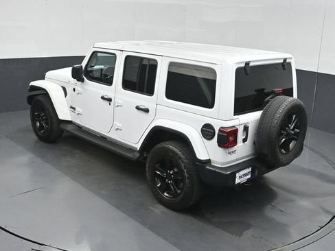 Used 2022 Jeep Wrangler Unlimited Sahara AWD/4WD image 45