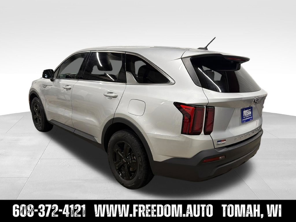 Used 2021 Kia Sorento LX FWD image 3