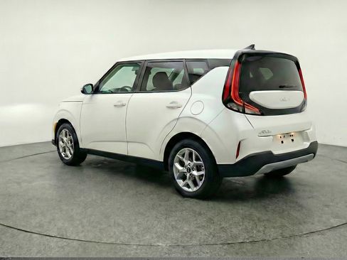 Used 2025 Kia Soul LX w/ LX Technology Package FWD image 6