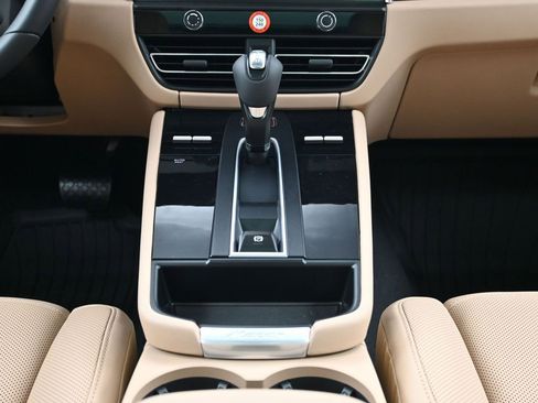 Certified 2026 Porsche Macan S AWD/4WD image 10