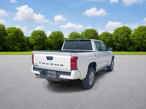 Used 2026 Toyota Tacoma SR5 AWD/4WD image 7