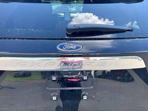 Used 2022 Ford Explorer King Ranch w/ Technology Package AWD/4WD image 4