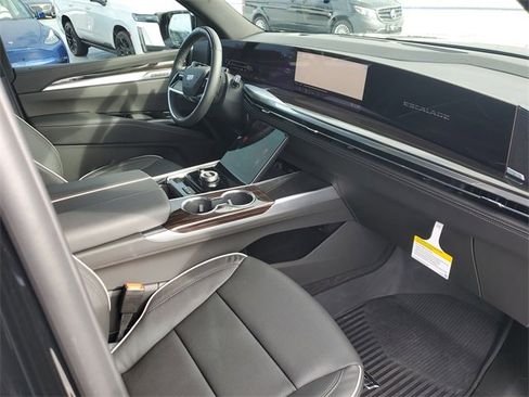 Used 2026 Cadillac Escalade Luxury w/ LPO, Floor Liner Package image 21