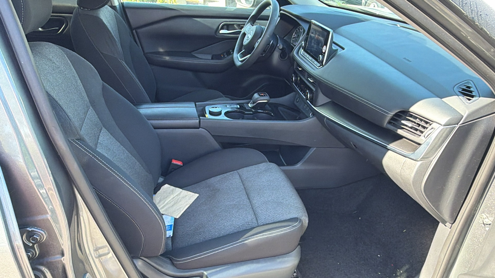 Used 2024 Nissan Rogue SV AWD/4WD image 19