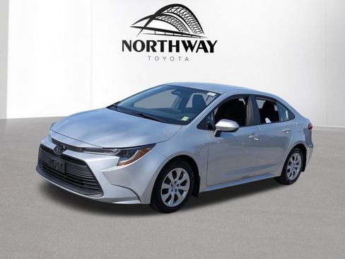 Used 2023 Toyota Corolla LE image 6