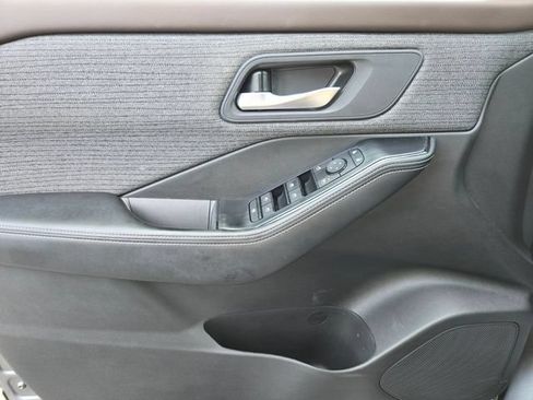 Used 2023 Nissan Rogue SV FWD image 39