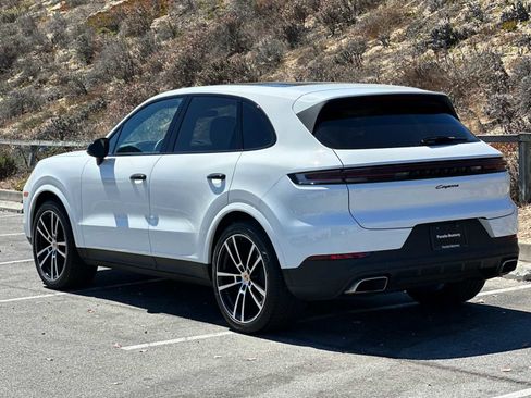 Certified 2024 Porsche Cayenne image 3