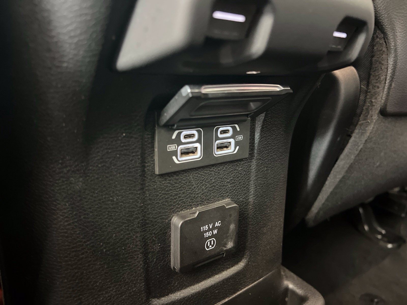 Used 2024 Jeep Wrangler Unlimited Rubicon w/ Technology Group AWD/4WD image 36