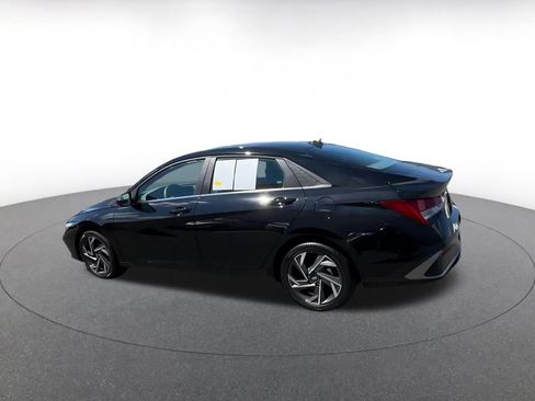 Used 2025 Hyundai Elantra SEL image 8