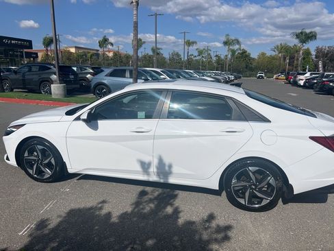 Certified 2023 Hyundai Elantra Limited FWD image 5