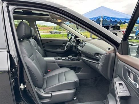 Certified 2023 Nissan Rogue SV w/ SV Premium B Package AWD/4WD image 20