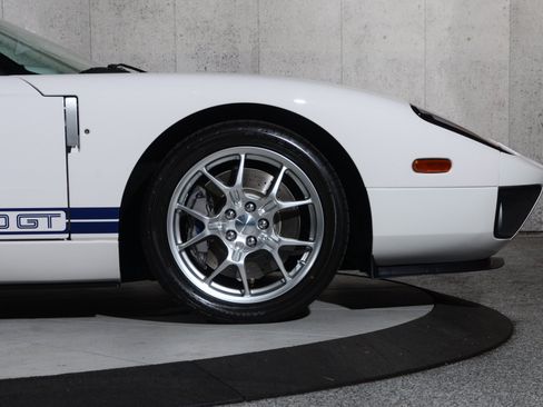 Used 2006 Ford GT RWD image 35