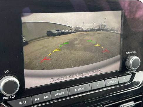 Used 2024 Nissan Pathfinder SV AWD/4WD image 23