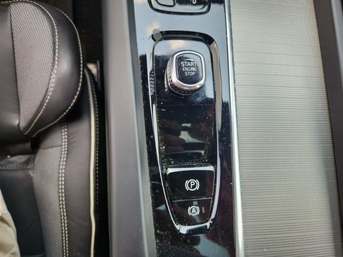 Used 2022 Volvo S60 B5 R-Design w/ Advanced Package image 27