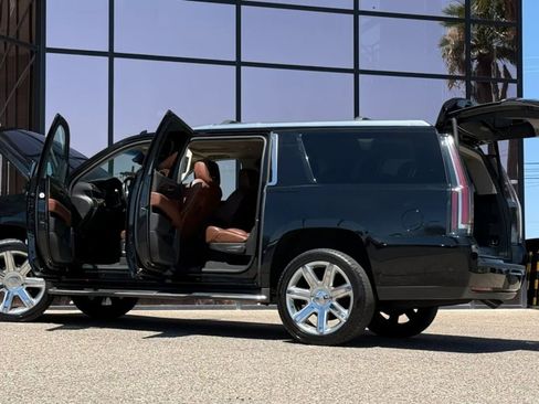 Used 2019 Cadillac Escalade ESV Luxury RWD image 27