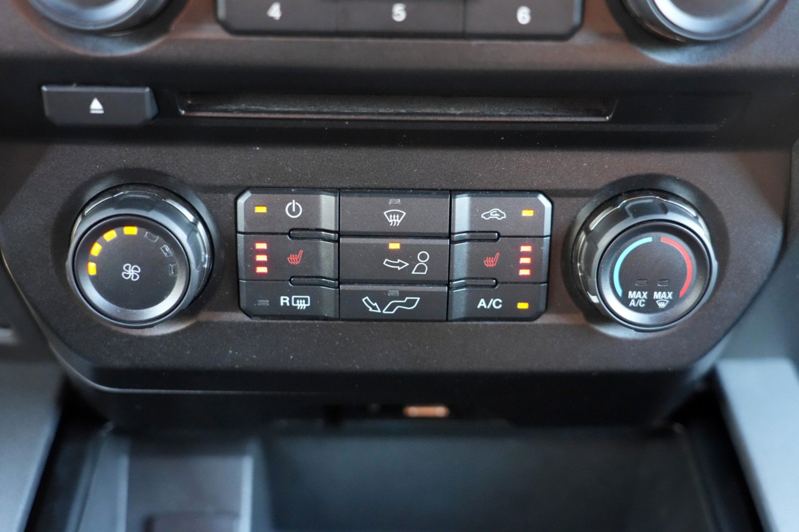 Used 2018 Ford F150 Raptor w/ Equipment Group 801A Mid AWD/4WD image 29