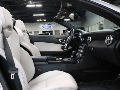 Used 2015 Mercedes-Benz SLK 250 image 22