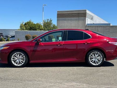 Certified 2018 Toyota Camry XLE w/ Audio Package FWD image 9