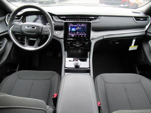 New 2025 Jeep Grand Cherokee Laredo X w/ Luxury Tech Group I image 12