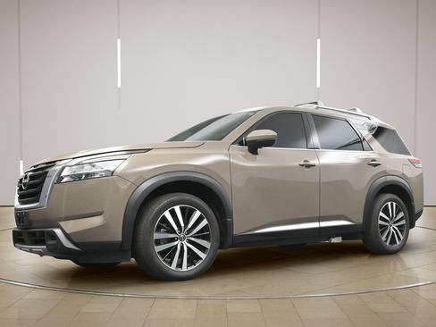 Certified 2024 Nissan Pathfinder Platinum FWD image 25