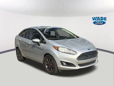 Used 2017 Ford Fiesta SE image 3