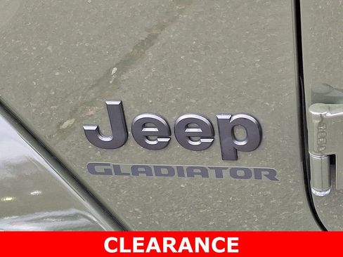 Used 2022 Jeep Gladiator Willys image 31