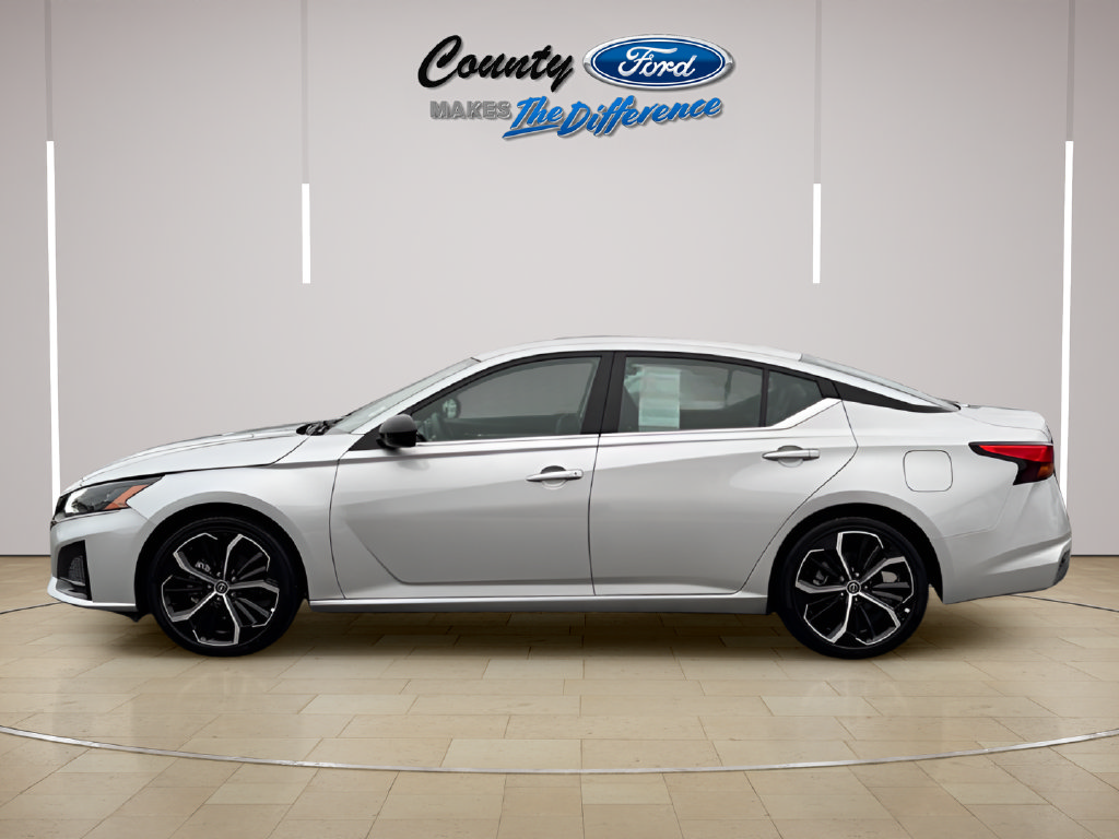 Used 2025 Nissan Altima 2.5 SR FWD image 3