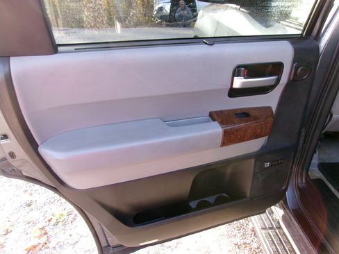 Used 2010 Toyota Sequoia Platinum image 17