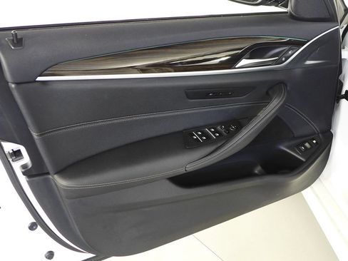 Used 2023 BMW 530e w/ M Sport Package RWD image 11