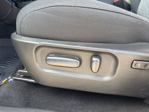 Used 2022 Toyota Tacoma TRD Off-Road image 19