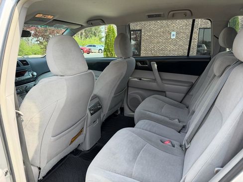 Used 2011 Toyota Highlander FWD 4dr V6 Base w/ Tech Pkg image 13
