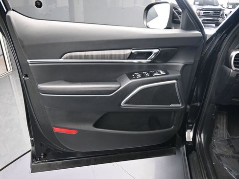 Used 2024 Kia Telluride EX image 13