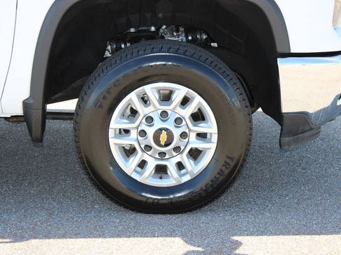 Used 2025 Chevrolet Silverado 2500 LT w/ Convenience Package AWD/4WD image 5