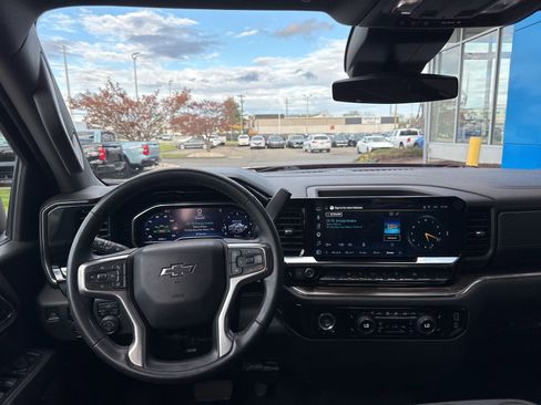 Used 2024 Chevrolet Silverado 1500 RST image 2