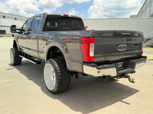 Used 2017 Ford F250 Lariat w/ Lariat Ultimate Package AWD/4WD image 15