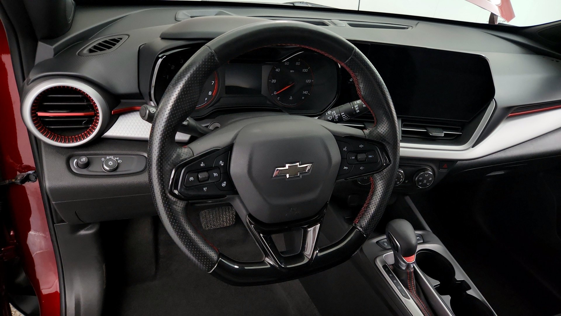 Used 2024 Chevrolet Trax RS FWD image 18