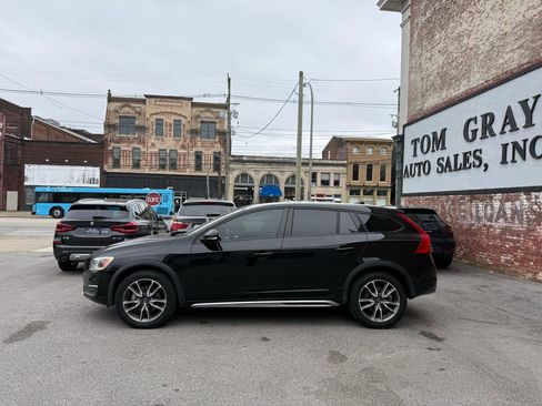 Used 2016 Volvo V60 T5 Cross Country Platinum image 5