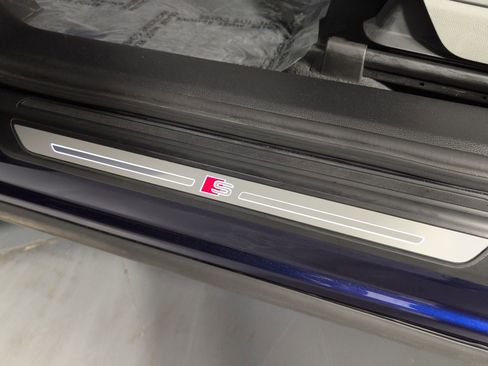 Certified 2025 Audi Q5 2.0T Premium Plus w/ Premium Plus Package image 11