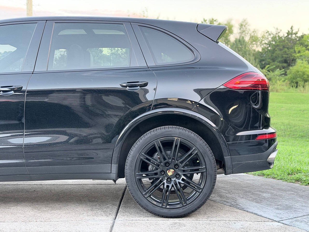 Used 2017 Porsche Cayenne Platinum Edition AWD/4WD image 5